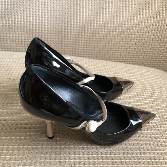 Louis Vuitton Women's Black Patent leather Pointed Toe Stiletto Heels. - Picture 1 of 10